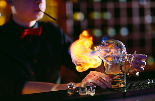 Самбука: история напитка, коктейли и способы его употребления