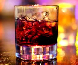 Кола с коньяком - простой коктейль с коньяком Кола с коньяком - простой коктейль с коньяком