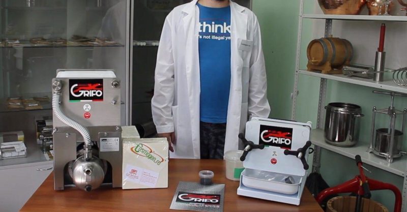 Осветление вина при производстве - образец Проба осветления вина различными веществами, в том числе танином.