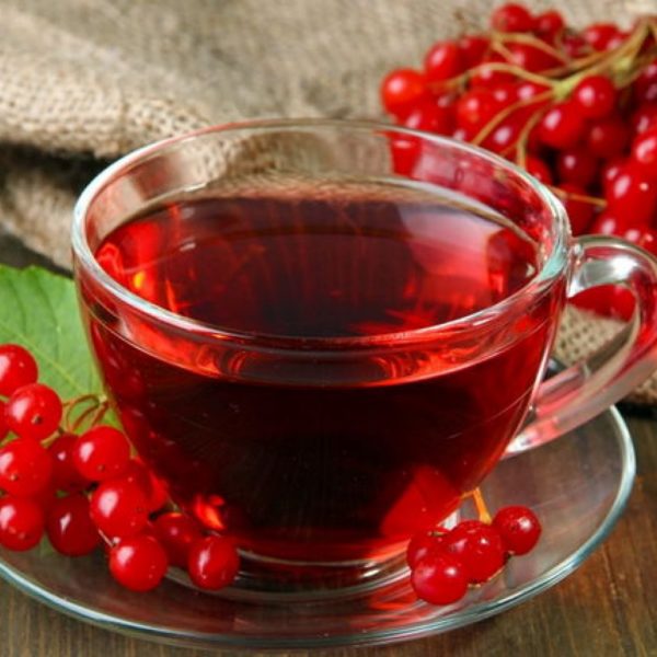 Чашка с настоем калины