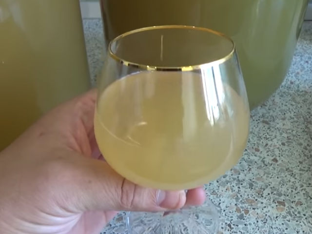 вино в бокале