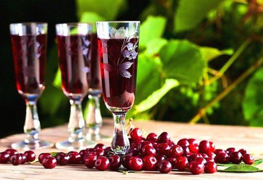 Влейте вишню