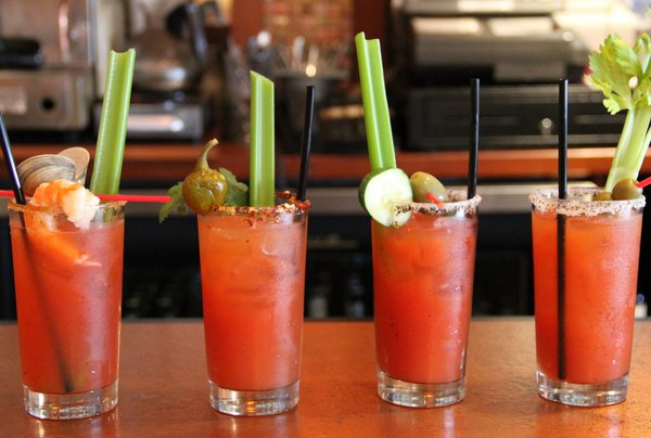 Варианты украшения коктейля