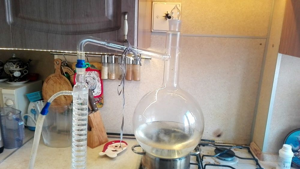 Стеклянный аппарат с холодильником