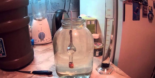 Как вносить мед в вино вместо сахара: пропорции и подготовка