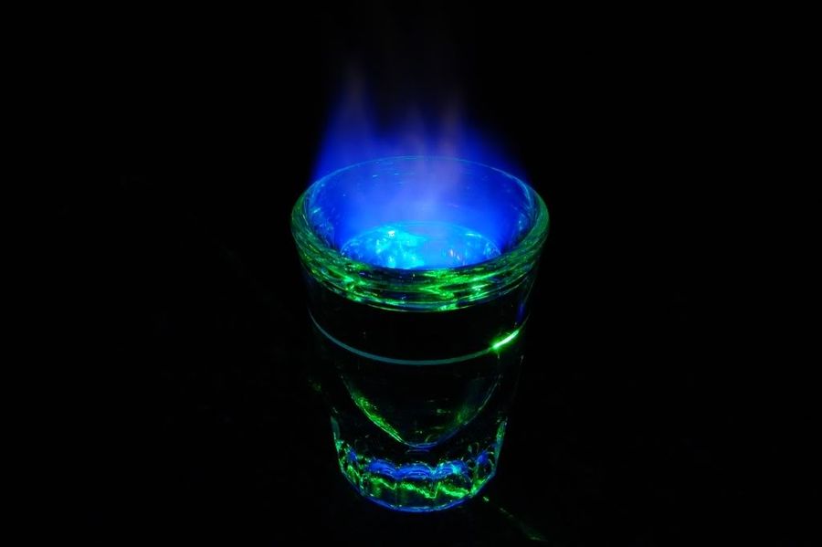 Самбука горит в рюмке