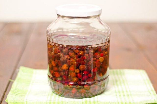 Самогон из боярышника – правильный рецепт браги и перегонка